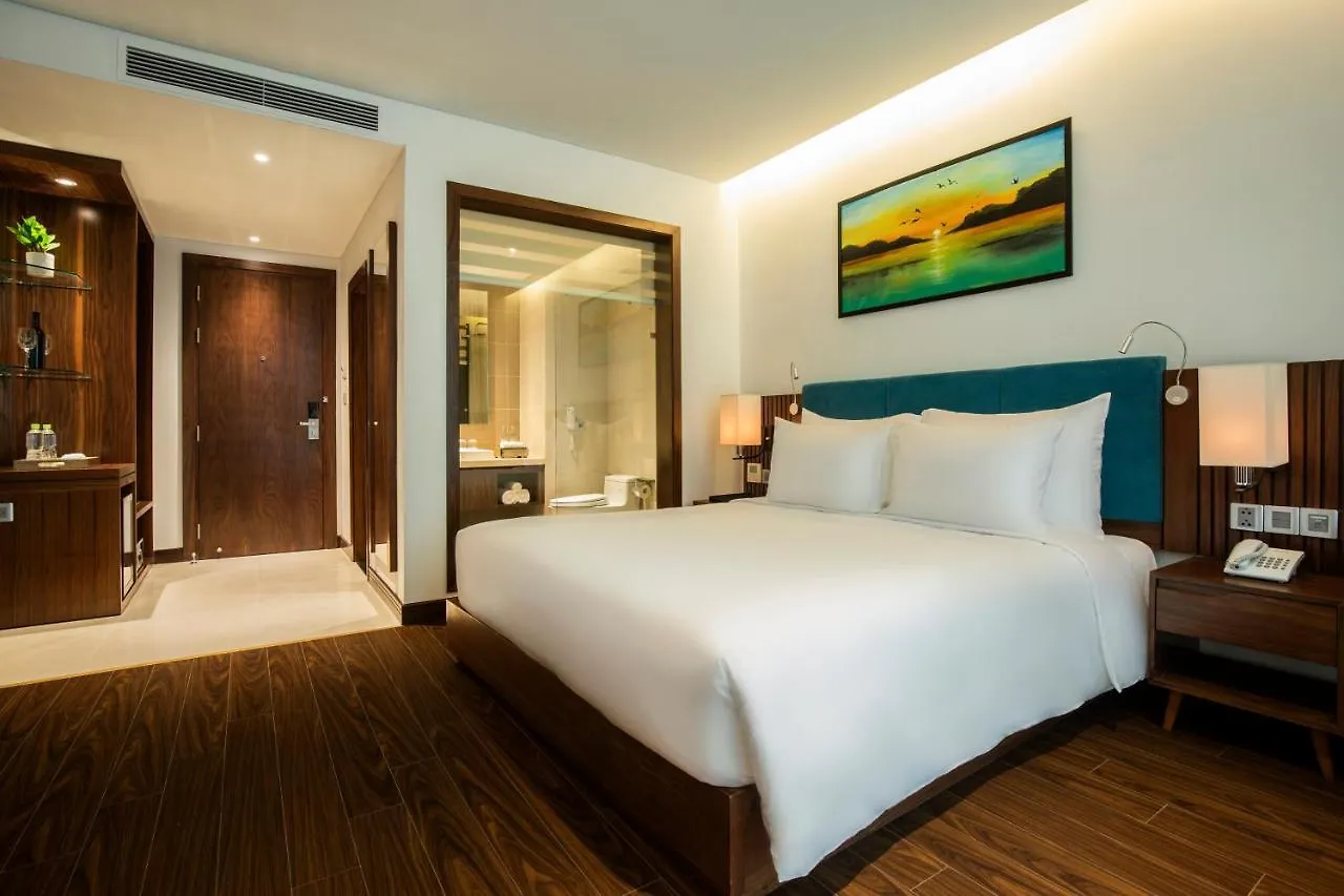 Maximilan Danang Beach Hotel 4*, Đà Nẵng