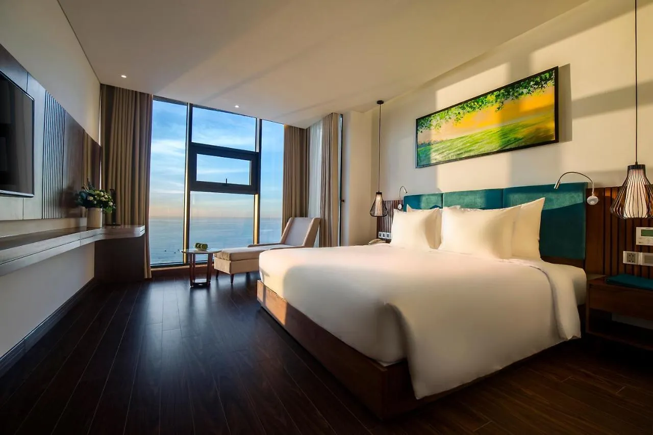 ****  Maximilan Danang Beach Hotel Vietnam