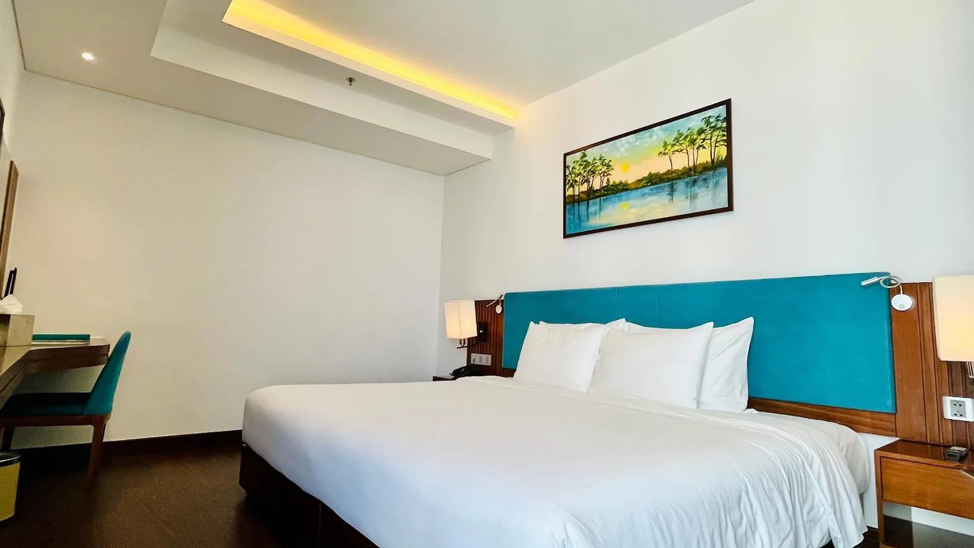 Maximilan Danang Beach Hotel Vietnam