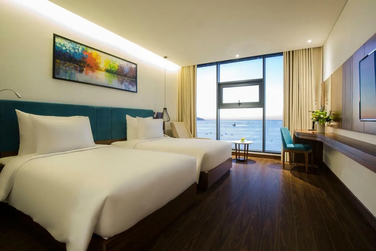 Maximilan Danang Beach Hotel 4*, Đà Nẵng