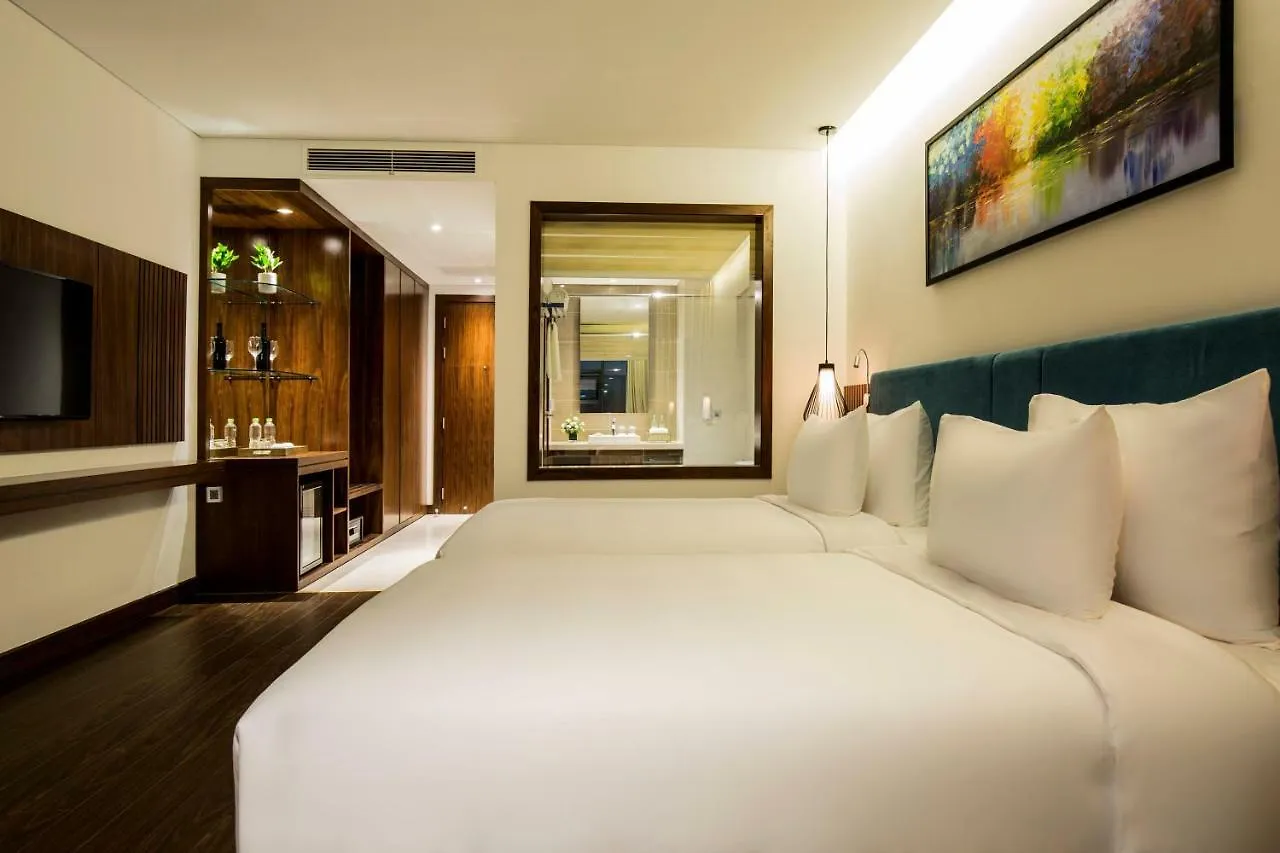 ****  Maximilan Danang Beach Hotel Vietnam