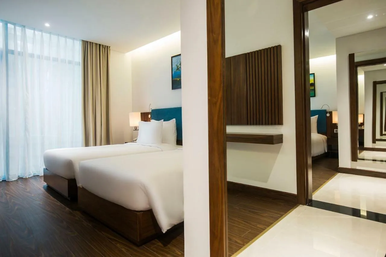 Maximilan Danang Beach Hotel