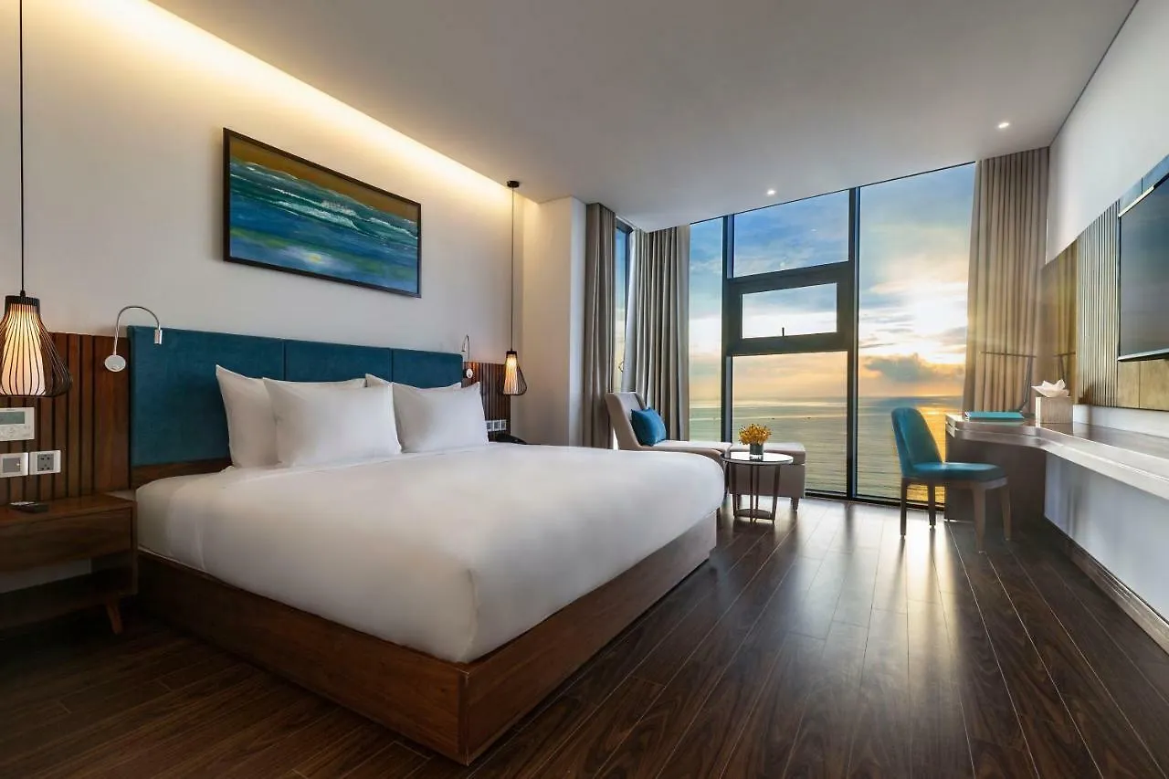 Maximilan Danang Beach Hotel Đà Nẵng